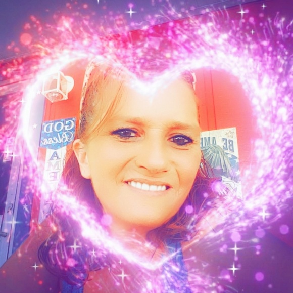 Meet your Posher, Crystal - Picture 2 of 6